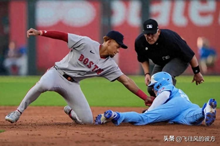 Bitter life is still expected by the team Red Sox super rookie Campbell practiced defending first base for the first time
