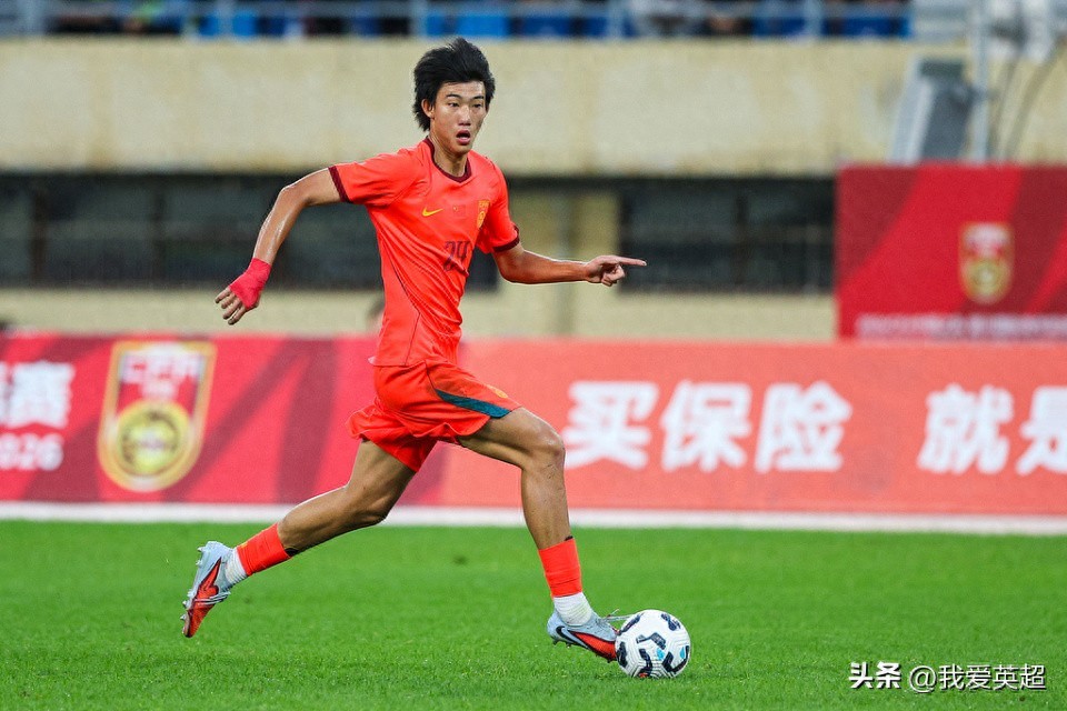 Amazing! Zhao Songyuan made an immediate impact with a goal and an assist in just one minute after coming on as a substitute, leading the U17 national team to a comeback victory over the Bundesliga side with a stunning long-range strike.