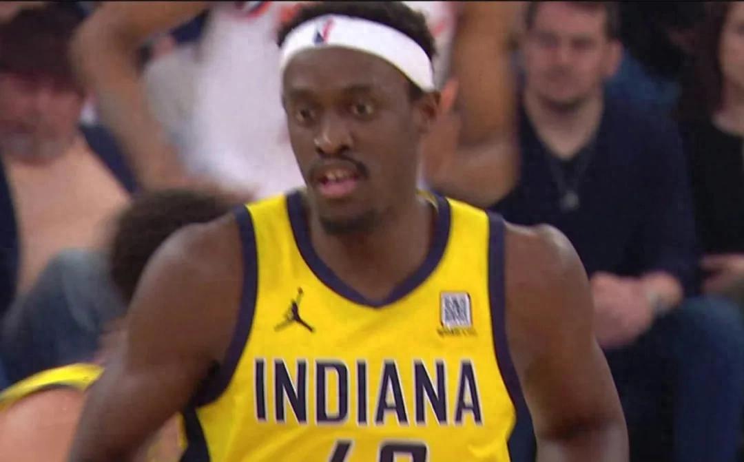 It's so exciting! That's the NBA playoffs we want to see!