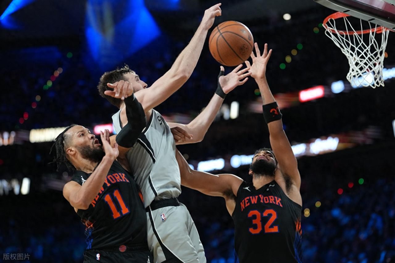 NBA Cup Final - Brunson Scores 25, Towns Records a Double-Double, Knicks Rally with Seven Players in Double Figures to Overcome Spurs and Win the Title