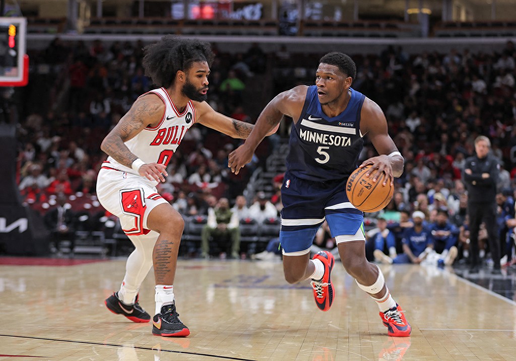 The Timberwolves staged a comeback from a 18-point deficit but ultimately lost by 2 points. Edwards contributed 16 points, 3 rebounds, and 3 assists, while Ball scored 10 points on 4-of-6 shooting.