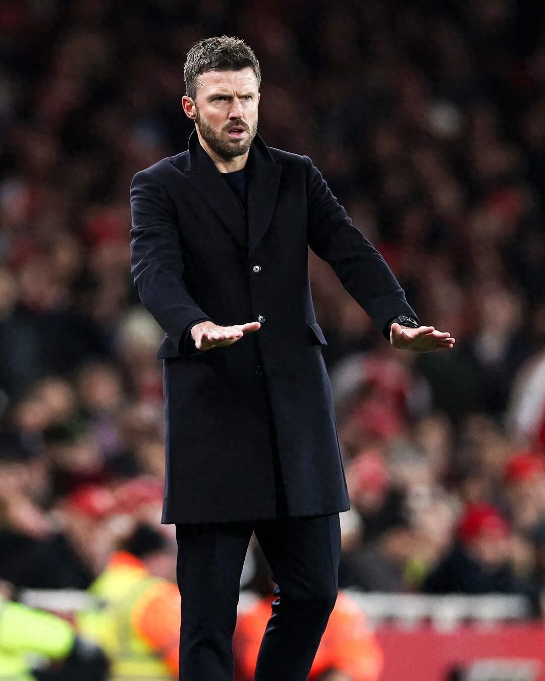 Manchester United staged a 3-2 comeback to clinch a last-minute win over Arsenal! With consecutive victories, they move into the top four, and Carrick surpasses Amorebieta's year-long record within just 10 days.