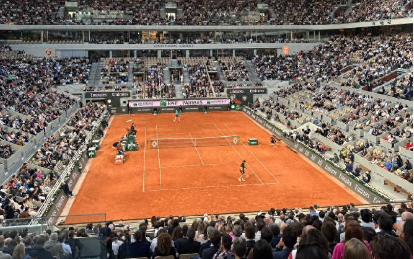 Sinnard swept Ying Yige and was reversed, the local dark horse entered the quarterfinals, and Zhang Shuai unlocked the top four