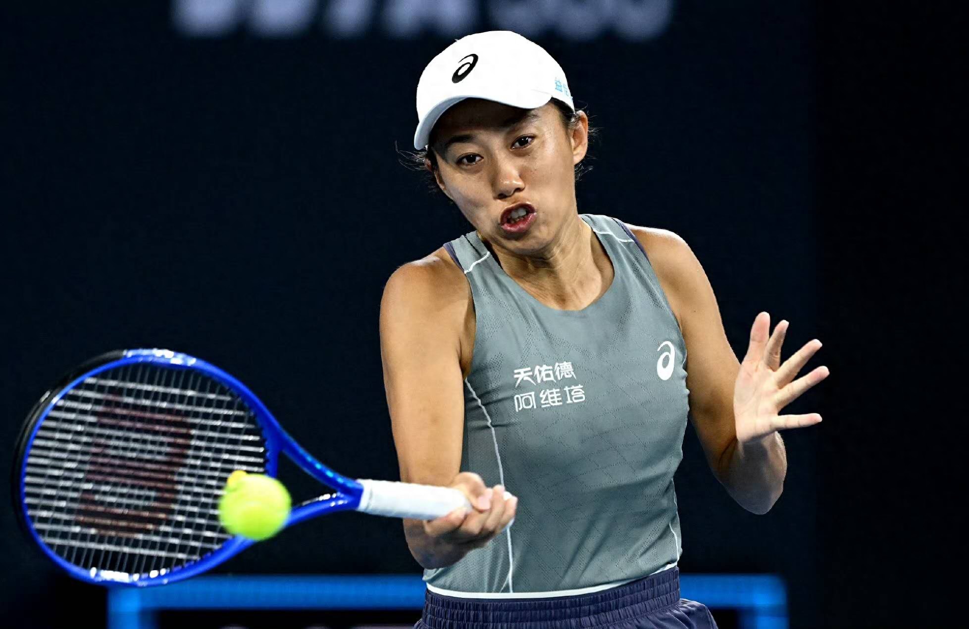 Rebeka, playing through injury, smashed 16 aces to defeat Zhang Shuai, aiming to claim another Grand Slam title this season, while young Shang secured a strong season opener.