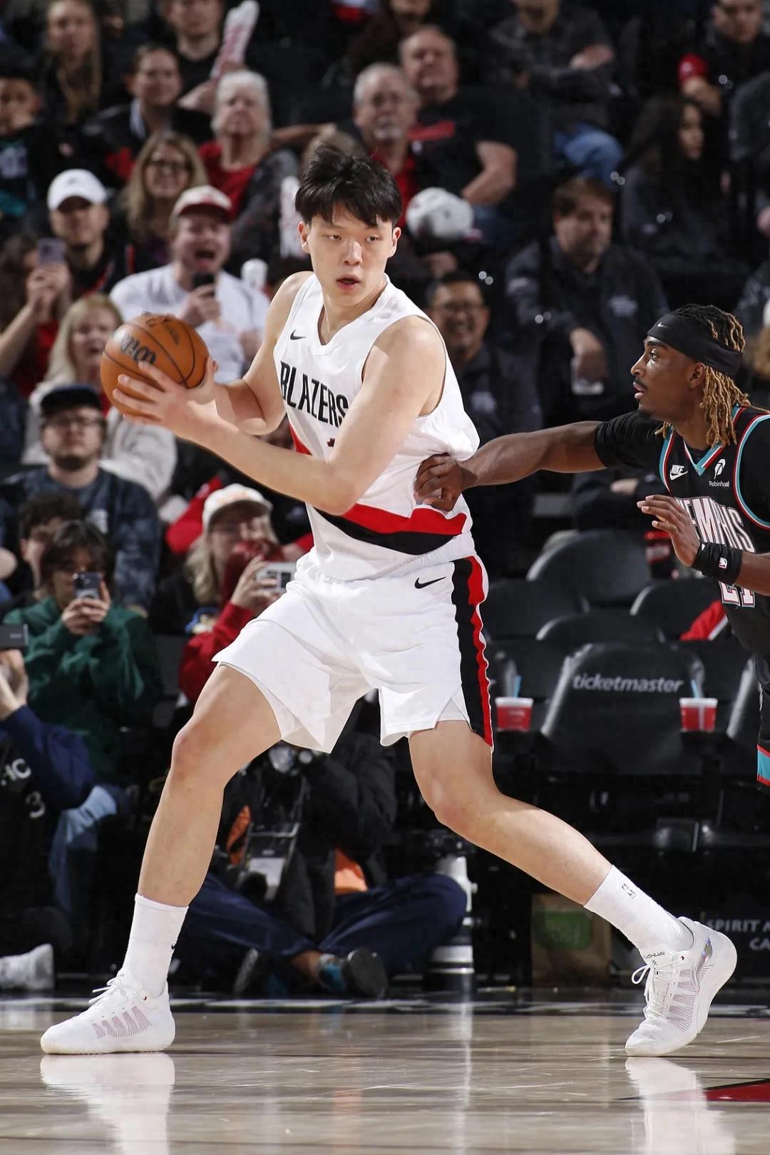 Three fouls in three minutes, Yang Hansen’s survival environment is so harsh.