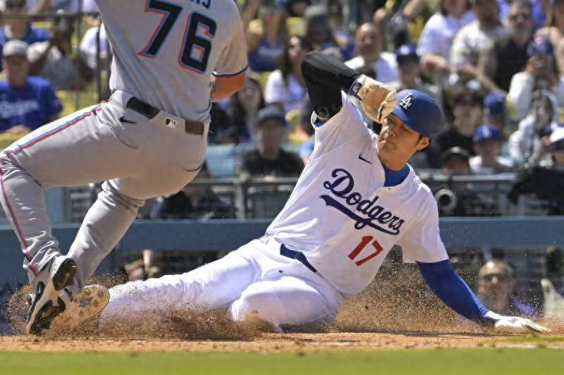 Shohei Ohtani knocked out a three-base hit and stole a base, and the star hit a right shot to win the game in 622 days