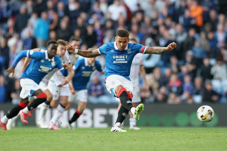 James Tavernier scores a late penalty as Rangers draw against Dundee in the Scottish Premiership.