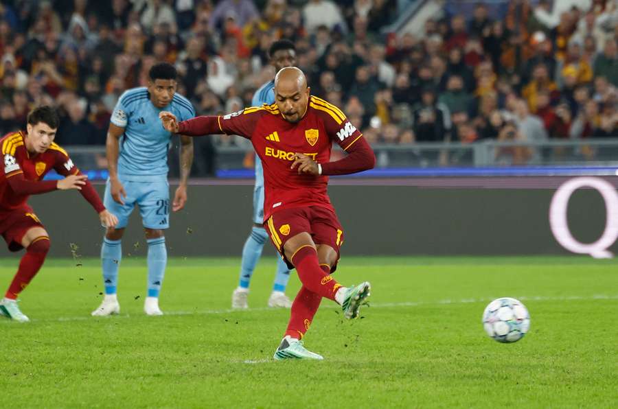 AS Roma's Donyell Malen scores their fourth goal from the penalty spot
AS Roma's Donyell Malen scores their fourth goal from the penalty spot