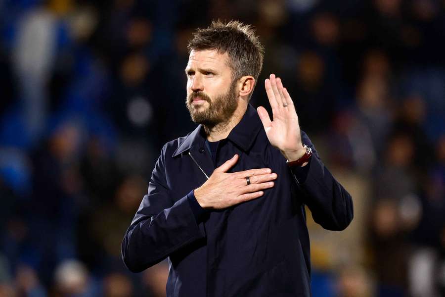 Michael Carrick apologises to Manchester United fans after their defeat to Como Michael Carrick apologises to Manchester United fans after their defeat to Como