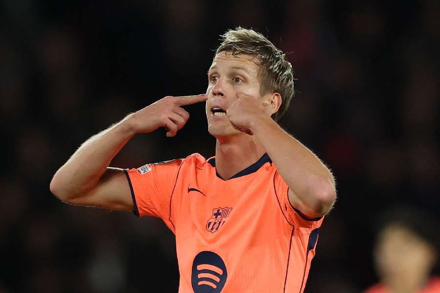 Olmo in action vs PSG