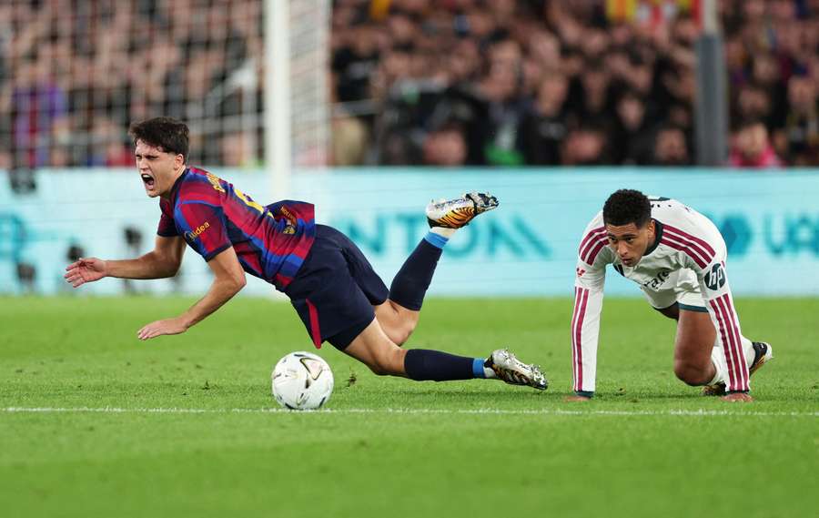 Jude Bellingham and Pau Cubarsi in battle during El Clasico