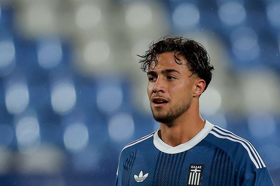 Kōstoulas in a Greece shirt