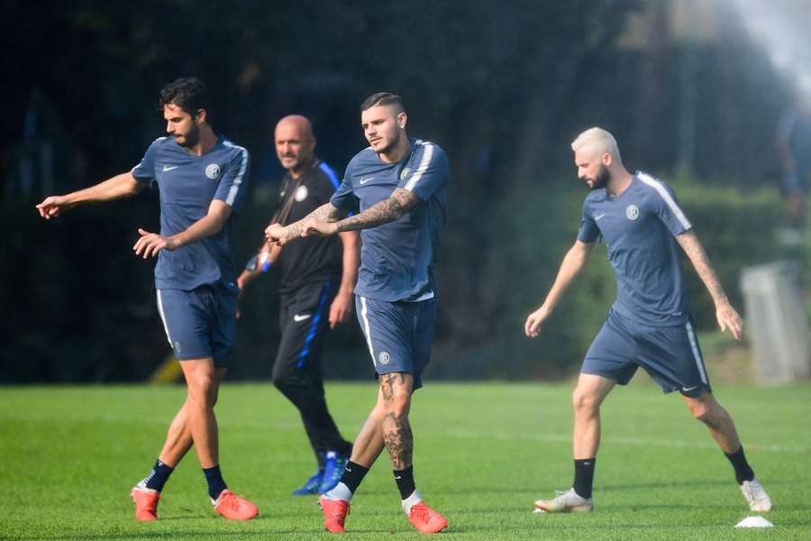 Luciano Spalletti watches Andrea Ranocchia, Mauro Icardi and Marcelo Brozovic in training. Luciano Spalletti watches Andrea Ranocchia, Mauro Icardi and Marcelo Brozovic in training.