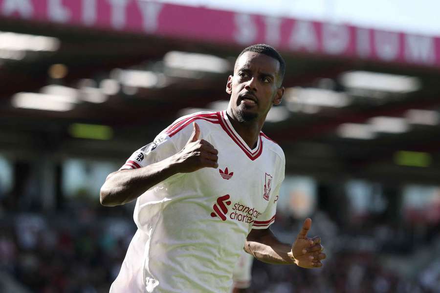 Jacquet back on the pitch but Isak and Gakpo both missing ahead of Sunday's Man City clash Jacquet back on the pitch but Isak and Gakpo both missing ahead of Sunday's Man City clash