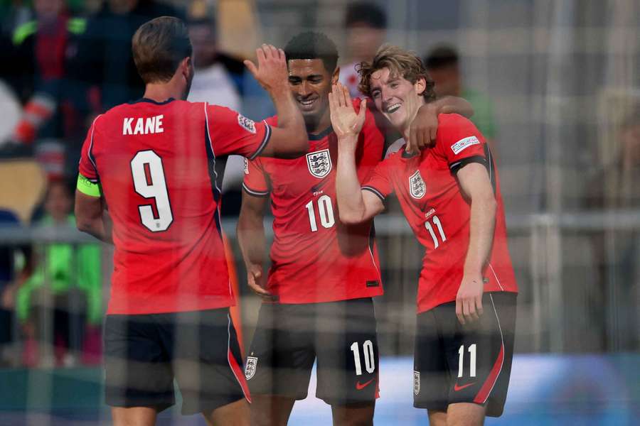England's Anthony Gordon celebrates with Jude Bellingham and Harry Kane