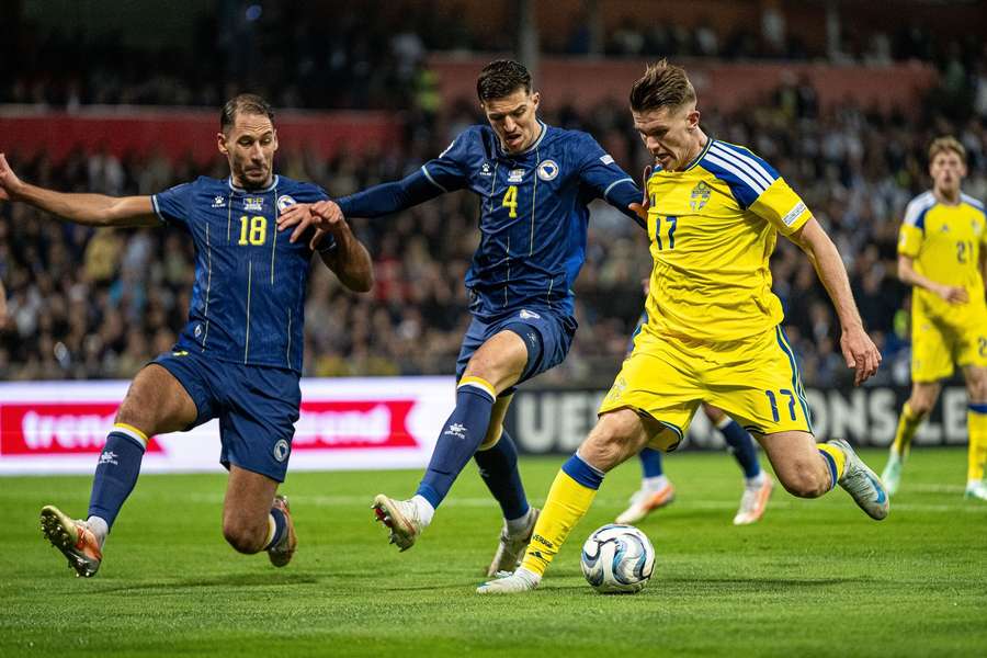 Gyokeres up against Nikola Katic and Tarik Muharemovic Gyokeres up against Nikola Katic and Tarik Muharemovic