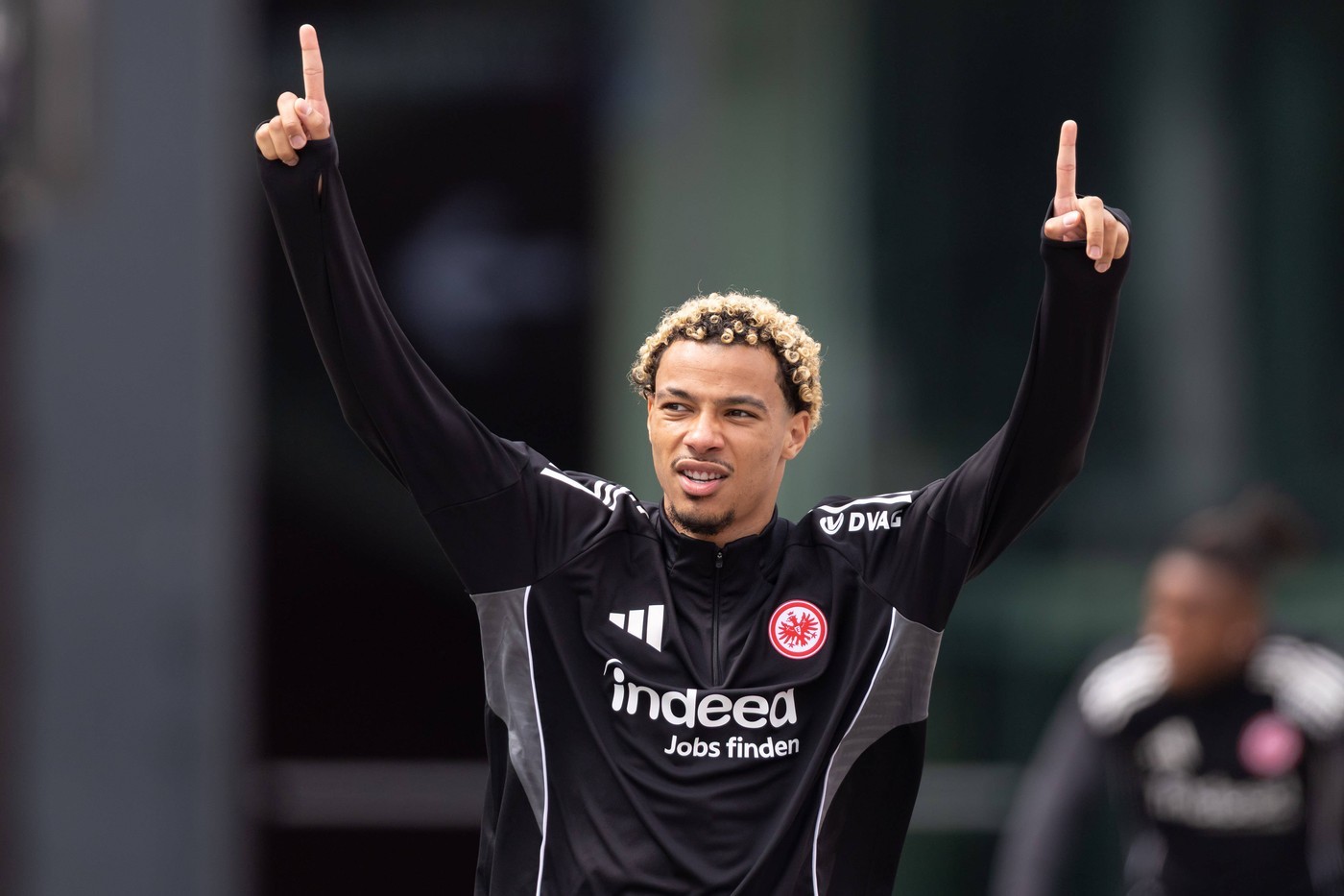 Liverpool has confirmed the acquisition of Frankfurt striker Hugo Ekitike
