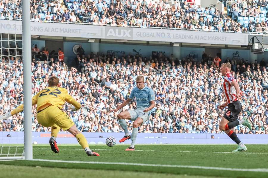 Man City's Erling Haaland scores to make it 5-3 vs Sunderland Man City's Erling Haaland scores to make it 5-3 vs Sunderland