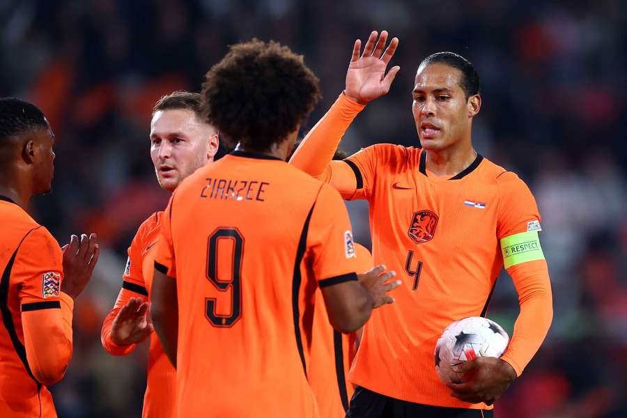 Virgil van Dijk celebrates Joshua Zirkzee's goal against Serbia
