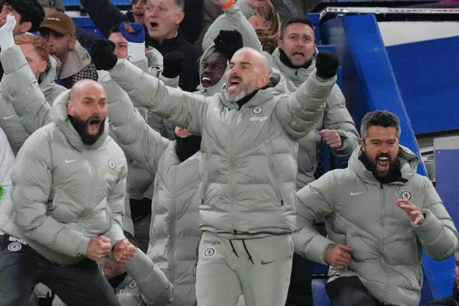 Chelsea's head coach Enzo Maresca and the bench celebrate