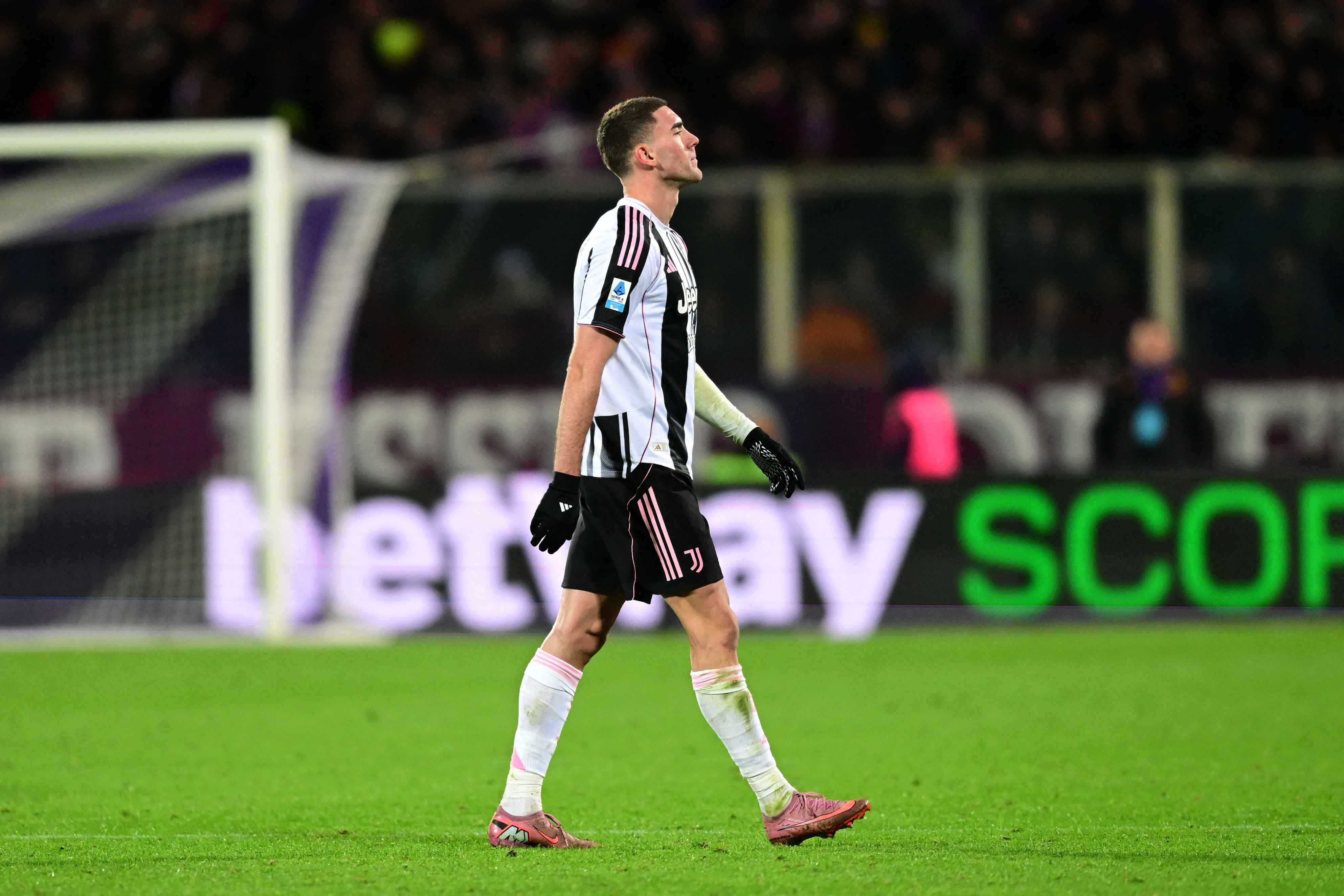 Juventus reveal Vlahovic will be out for a period due to a severe thigh injury