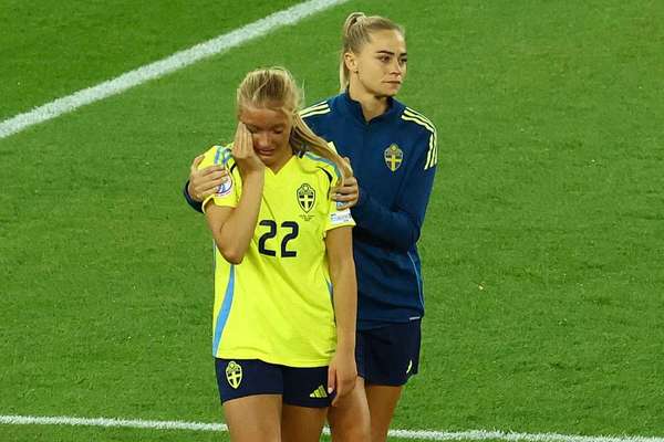 Ibrahimovic expresses his support for Holmberg following the penalty miss that cost Sweden