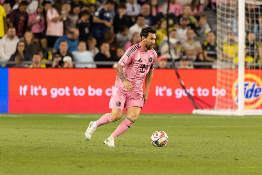Messi dribbling the ball in Miami-Columbus matchup Messi dribbling the ball in Miami-Columbus matchup