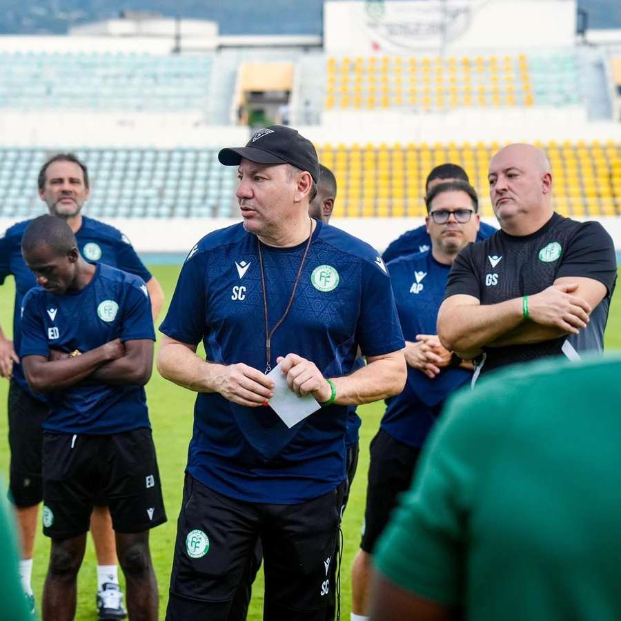 Stefano Cusin coaching the Comoros team.