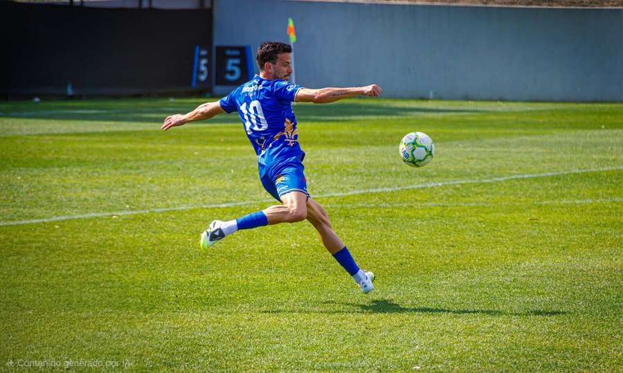 Nicolas Abot, striking the ball Nicolas Abot, striking the ball