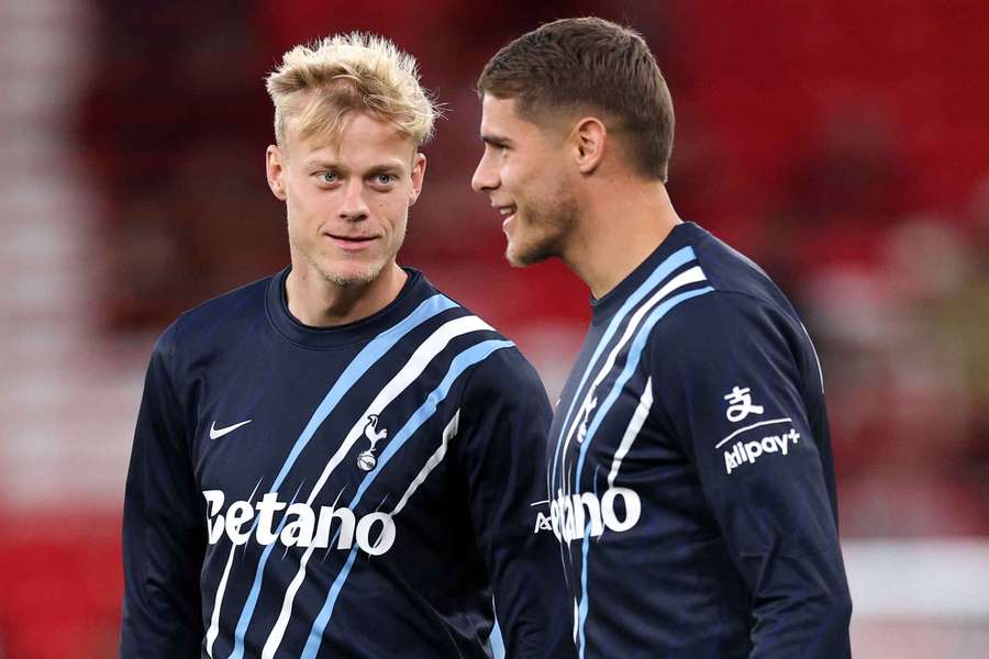 Jan Paul van Hecke (L) and Micky van de Ven ahead of Tottenham Hotspur's Carabao Cup game against Liverpool