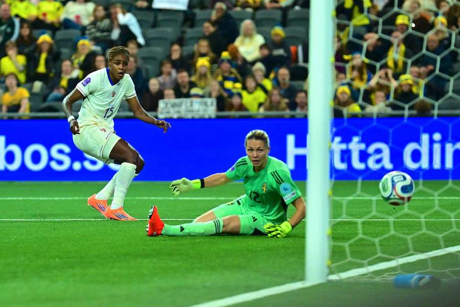 Kelly Gago scores the winner in extra time