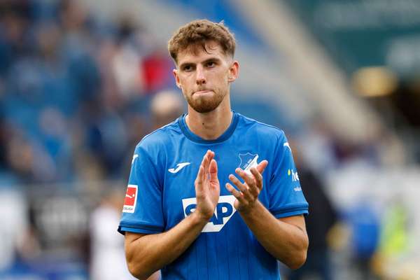Leeds, a Premier League team, has acquired German midfielder Stach from Hoffenheim.
