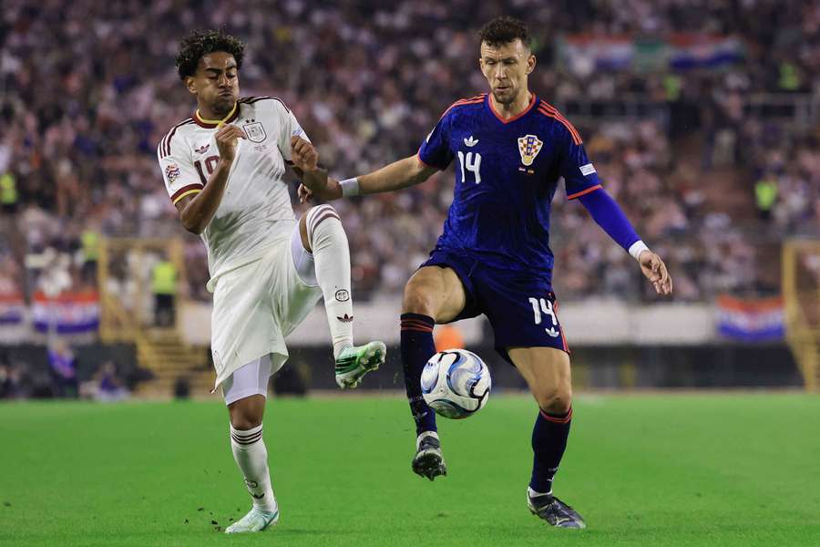 Ivan Perisic against Lamine Yamal Ivan Perisic against Lamine Yamal