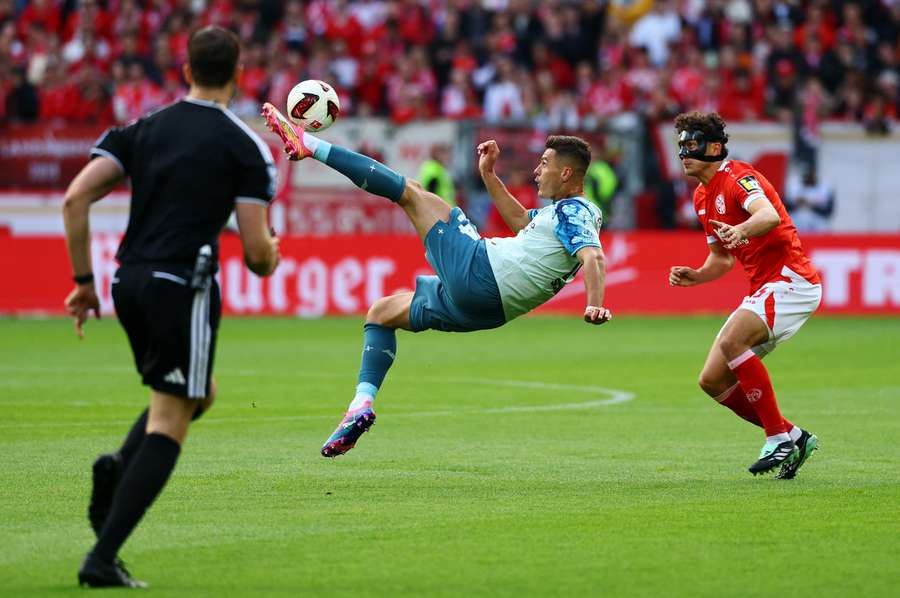 Bayer Leverkusen's Patrik Schick in action with Mainz's Fabio Gruber Bayer Leverkusen's Patrik Schick in action with Mainz's Fabio Gruber