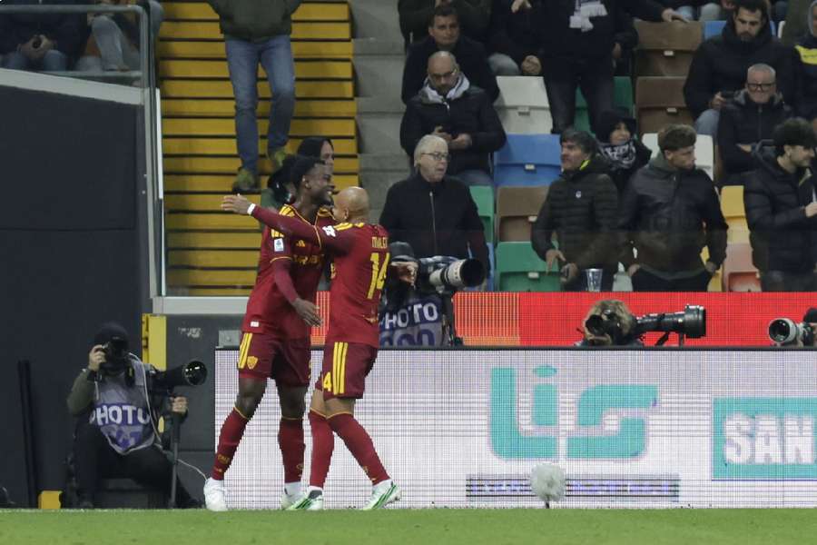 Roma celebrate goal Roma celebrate goal