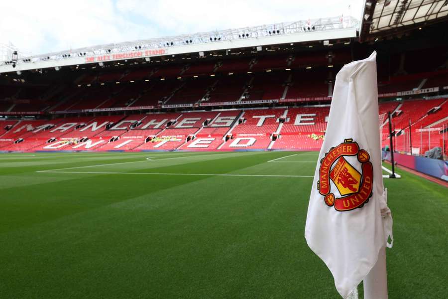 Manchester United losses increase despite record jump in club revenue Manchester United losses increase despite record jump in club revenue