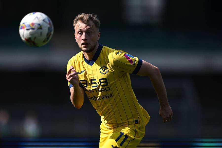 Casper Tengstedt in action for Verona