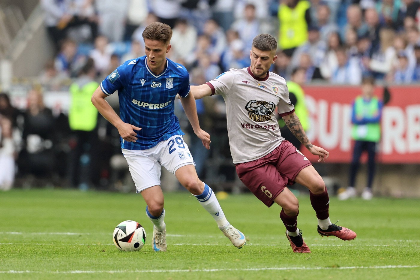 AGF has acquired the Polish champion on loan: &#39;A significant defensive powerhouse&#39;, states the club director