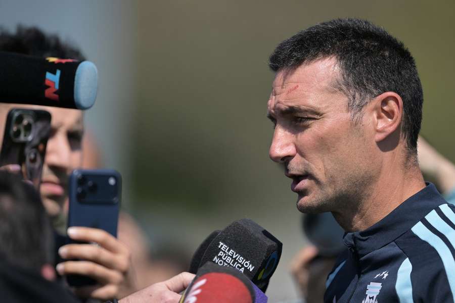 Lionel Scaloni speaks to the press Lionel Scaloni speaks to the press