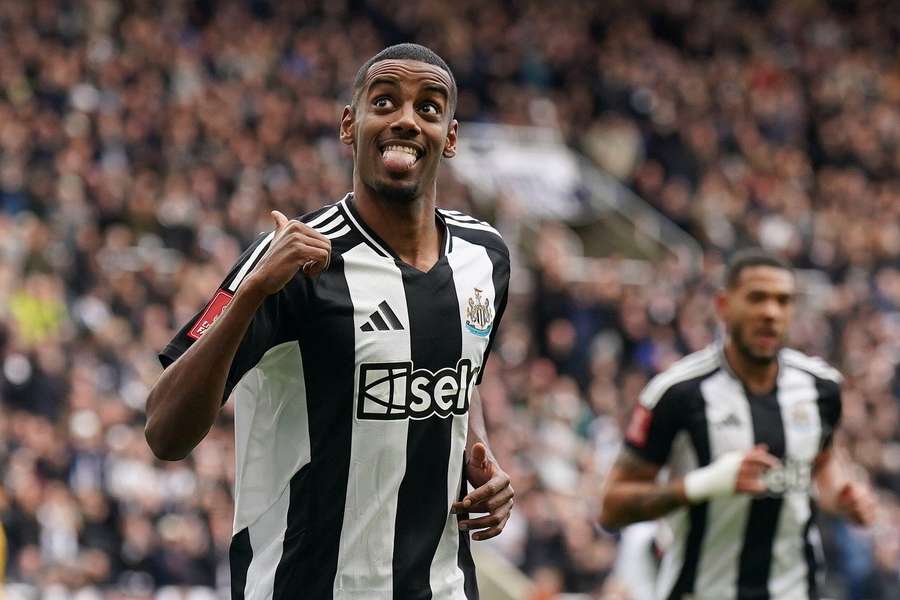 EXCLUSIVE: Alexander Isak is determined to make a move to Liverpool amid issues with his Newcastle contract.