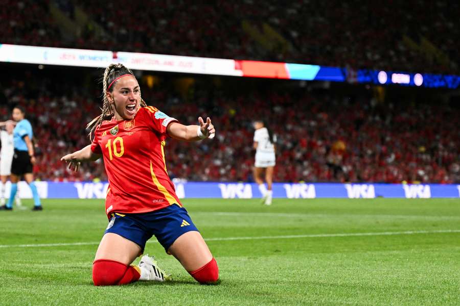 Athenea del Castillo celebrates after opening the scoring for Spain