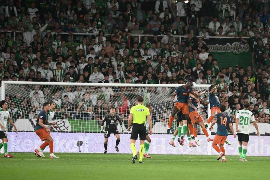 Valencia and Racing Santander played out a four-goal draw Valencia and Racing Santander played out a four-goal draw