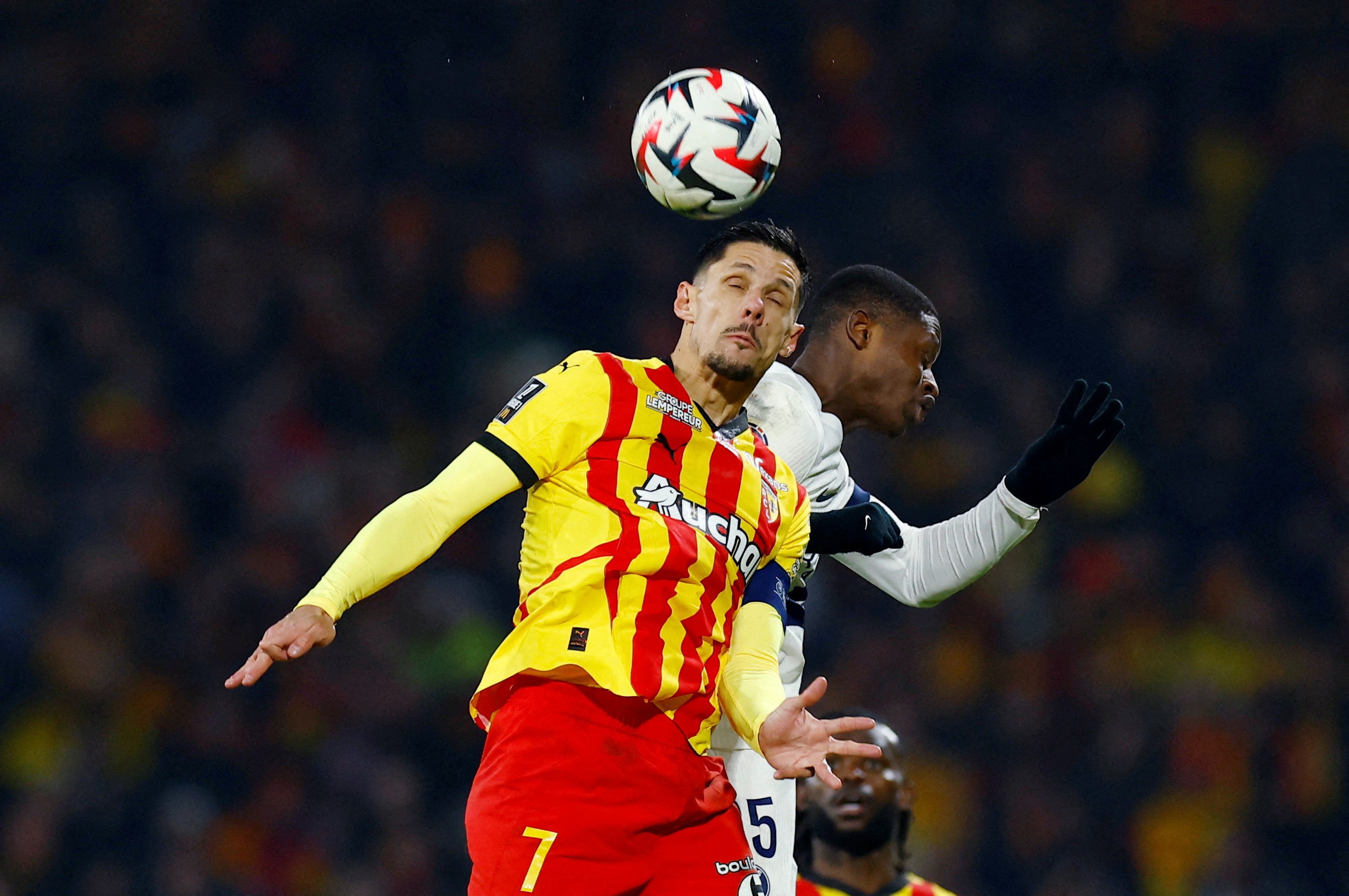 Lens illuminate Ligue 1 to claim top spot with northern determination and savvy
