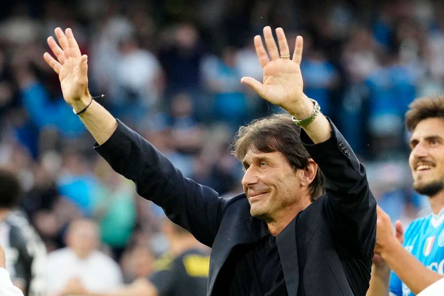 Antonio Conte farewelling Napoli fans at the end of the 2025/26 season.
