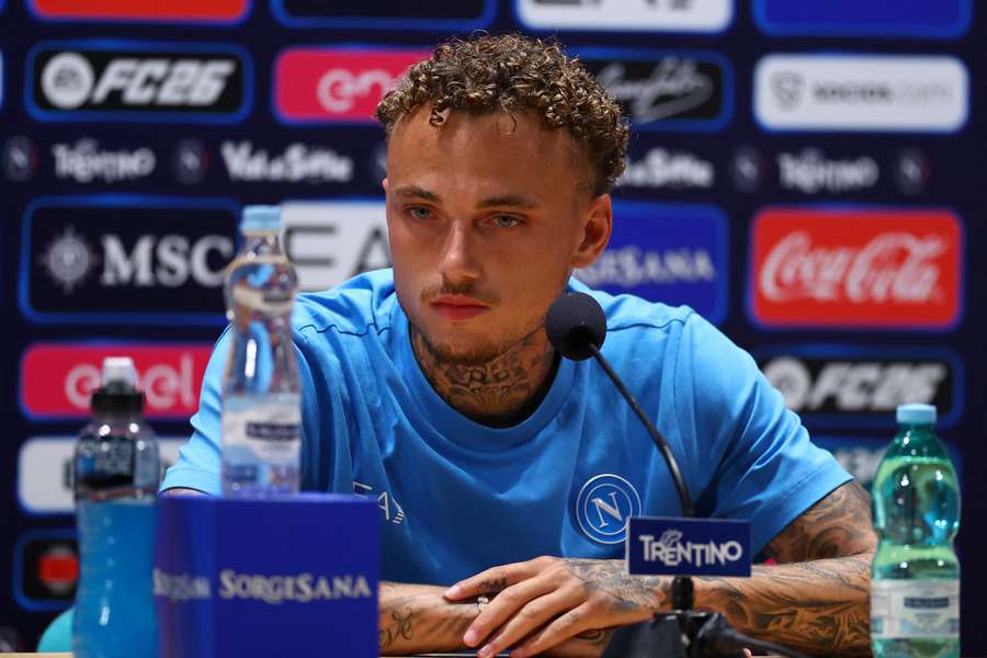 Napoli's Noa Lang at his first press conference for the club