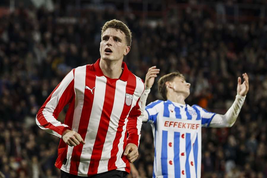 PSV's Guus Til celebrates scoring against Heerenveen PSV's Guus Til celebrates scoring against Heerenveen