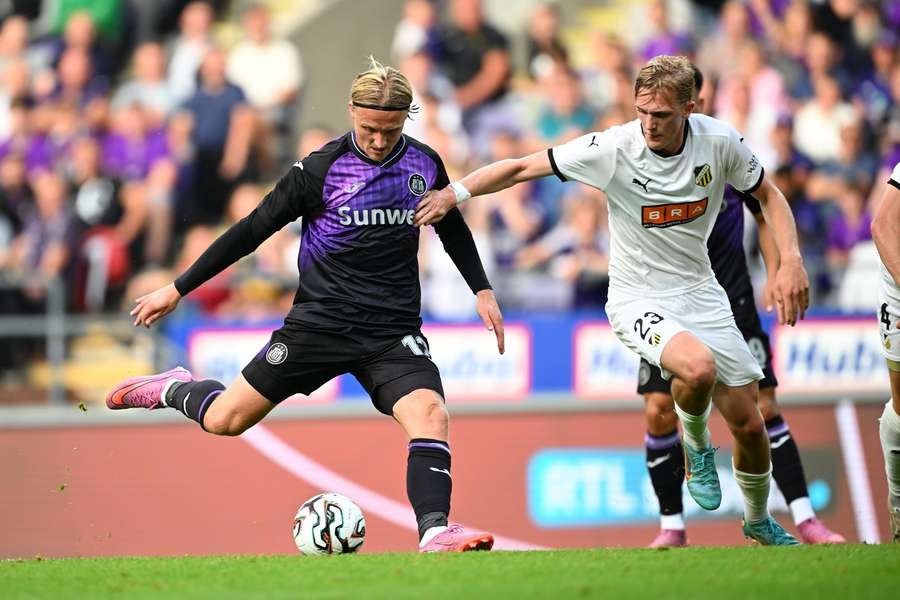 A goal from Dolberg secured Anderlecht&#39;s victory in the first leg against Hacken in the Europa League.