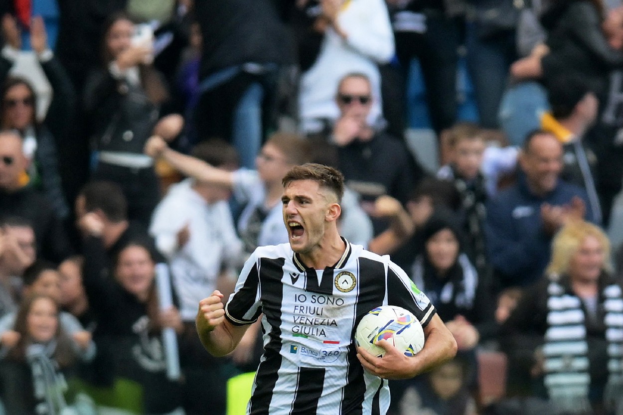 Lorenzo Lucca has moved to Napoli on a season-long loan from Udinese with a mandatory purchase option.