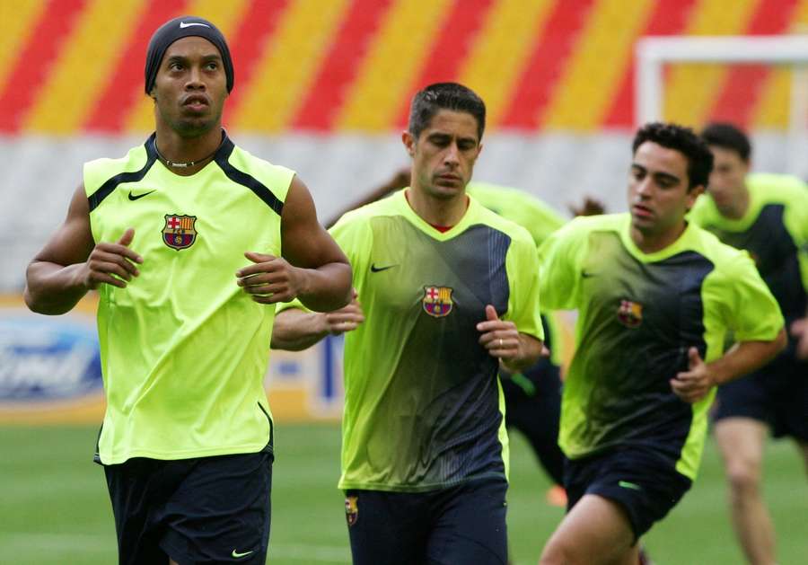 Ronaldinho, Sylvinho and Xavi in training.